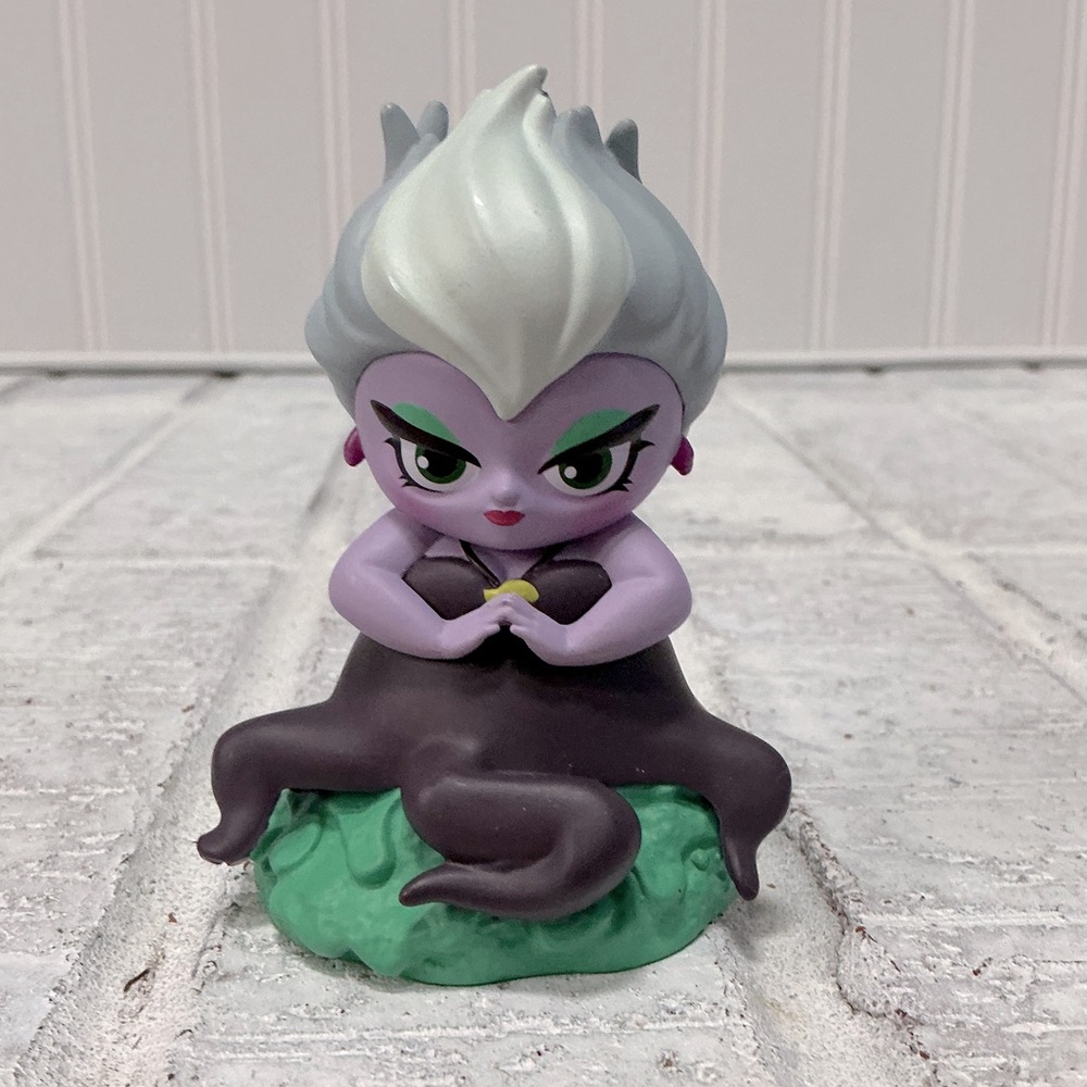 D23 2024 Stacey Aoyama Ursula Vinyl Figure - Picture 2 of 7